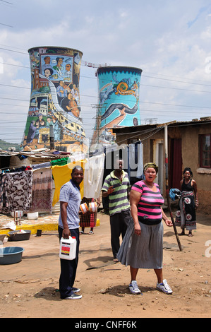 Familiengruppe im Township Soweto, Johannesburg, Provinz Gauteng, Südafrika Stockfoto