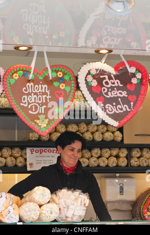 Dekorative Lebkuchen Lebkuchen auf dem Stuttgarter Bierfest, Cannstatter Wasen, Stuttgart, Deutschland. Stockfoto