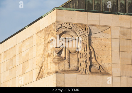 Kunst im öffentlichen Raum auf den Aufbau von Dresden, Deutschland. Stockfoto