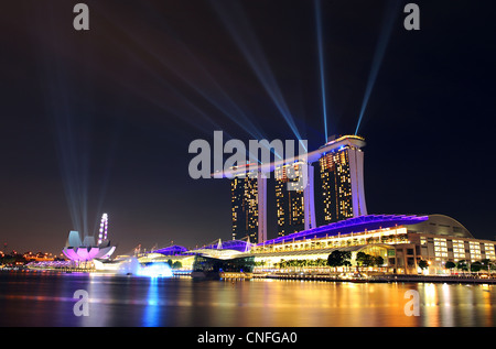 Das Marina Bay Sands Hotel, Casino und Einkaufszentrum an der Marina Bay in Singapur Stockfoto