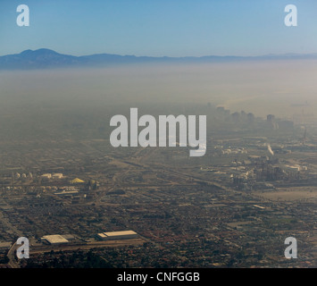 Luftaufnahme Teile von Long Beach durch eine Schicht der Verschmutzung sichtbar Stockfoto
