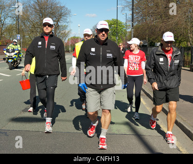 SIR IAN BOTHAM BULLIGE große britische Spaziergang 2012 Manchester 15. April zu Fuß für Leukämie & LYMPHOM Forschung Stockfoto