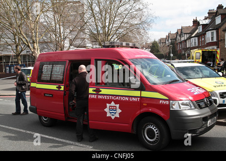 Londoner Feuerwehr und Flugrettung besuchen einen Vorfall bei Croydon Polizeistation South London Vereinigtes Königreich Stockfoto