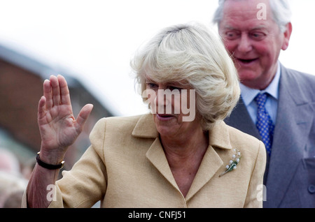 Camilla, Herzogin von Cornwall bei einem königlichen Besuch in Ystradgynlais. Stockfoto