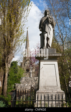 Kapelle und Statue von Isaac Watts. Abney Park Cemetery, Stoke Newington, Hackney, London, England, UK Stockfoto