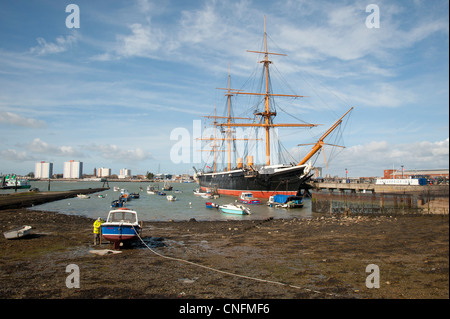 Portsmouth Hafen mit Blick auf die HMS Warrior. Der weltweit erste gepanzerte Kriegsschiff Stockfoto