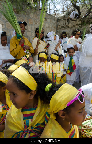 Äthiopische Palmsonntag Prozession auf dem Dach der Kirche des Heiligen Grabes. Altstadt von Jerusalem, Israel. Stockfoto