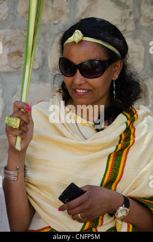 Äthiopische Palmsonntag Prozession auf dem Dach der Kirche des Heiligen Grabes. Altstadt von Jerusalem, Israel. Stockfoto