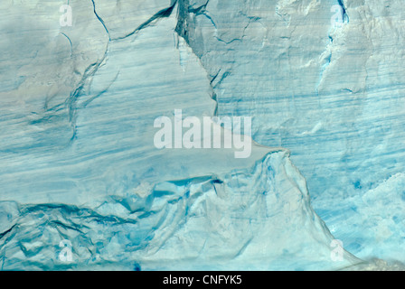 Muster in das blaue Eis der Antarktis Eisberg abgebrochen der kontinentalen Eisschild Stockfoto