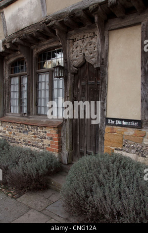 Die Pitchmarket ist eine malerische Terrasse der alten Anfang des 16. Jahrhunderts Tudor Cottages in Abbey Street, Cerne Abbas. Dorset, England, Vereinigtes Königreich. Stockfoto