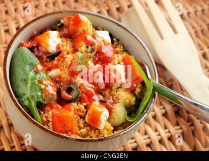 Mittelmeer-Salat mit Chargrilled Gemüse und Spinat mit Balsamico-dressing Stockfoto