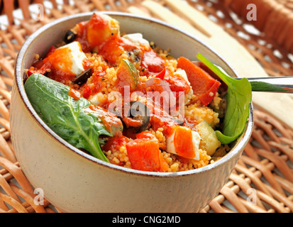 Mittelmeer-Salat mit Chargrilled Gemüse und Spinat mit Balsamico-dressing Stockfoto