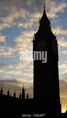 Vereinigtes Königreich. England. London. Der Big Ben, Uhrturm am Westminster Palast, gegen das Licht. des 19. Jahrhunderts. Stockfoto