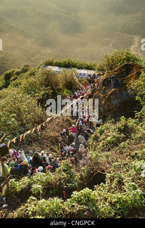 Pilger-Kopf auf den Gipfel auf der Heilige Adam's Peak (Sri Pada) im Bergland von Sri Lanka Stockfoto