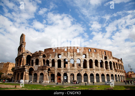 Blick auf die Stadt von Rom mit alten Gebäuden, Denkmäler, Kunst. Roma, Italia, Europa. Kolosseum, Colosseo, Kolosseum Stockfoto