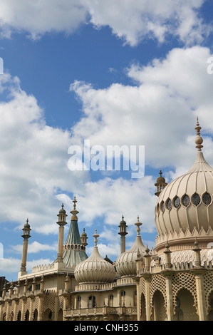 Royal Pavillon an einem sonnigen Tag - Architektur Detail (Indo-sarazenischen Stil), Brighton, East Sussex, England, Großbritannien Stockfoto