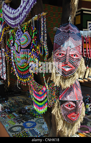 Souvenir-Geist-Masken, Lesedi African Cultural Village Broederstroom, Johannesburg, Provinz Gauteng, Südafrika Stockfoto