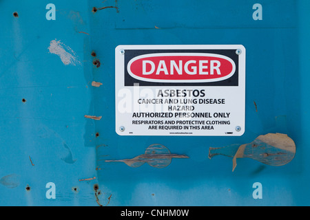 Asbest Warnschild geschrieben am Tür Stockfoto