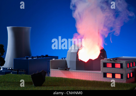 Ein Modell Maßstab eines Kernkraftwerks in Brand Stockfoto