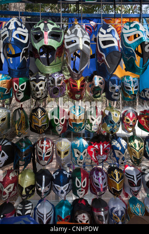 Reihen von Lucha Libre Masken zum Verkauf Stockfoto