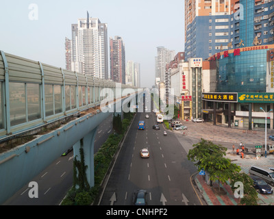 Mehreren Lane Einbahnstraße und Skyline, Xiamen, China Stockfoto