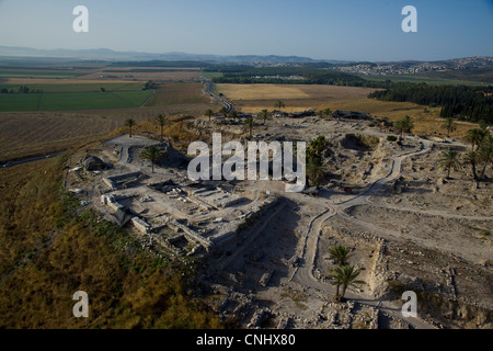 Luftaufnahme der archäologische Stätte von Tel MEDIGO in die Jezreel Senke Stockfoto