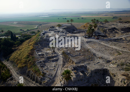 Luftaufnahme der archäologische Stätte von Tel MEDIGO in die Jezreel Senke Stockfoto