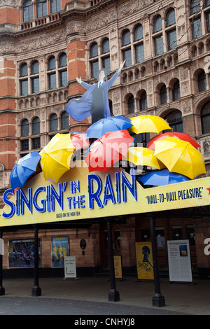 Singin im Regen am Palace Theatre in London - UK Stockfoto