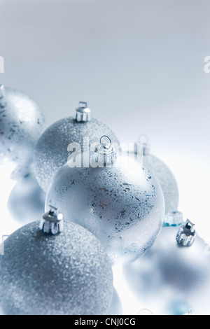 Silberne Weihnachtskugeln Stockfoto