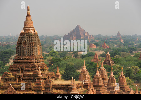 Blick über die Ebenen der heidnischen aus Dhammayazika Paya. Burma. Bagan, Myanmar Stockfoto