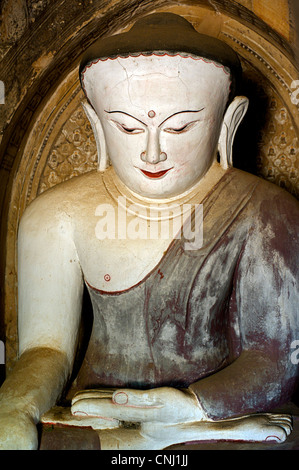 Antike Buddha-Statuen im Tempel von Bagan, Birma-Myanmar Stockfoto