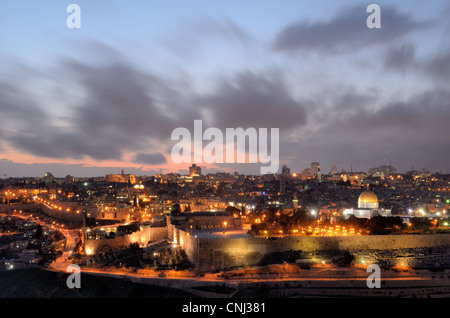 Haube des Felsens entlang der Skyline von Jerusalem, Israel. Stockfoto