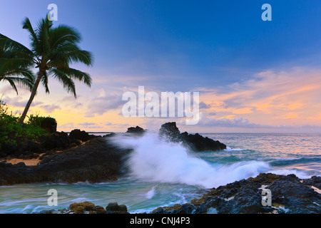 Sonnenaufgang am Secret Beach, Kihei, Maui, Hawaii Stockfoto