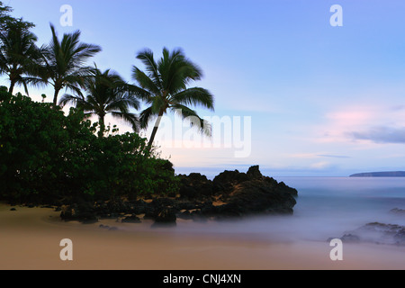 Sonnenaufgang am Secret Beach, Kihei, Maui, Hawaii Stockfoto