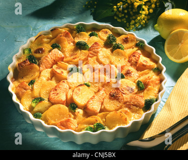 Kartoffel - Lachs gratiniert Stockfoto