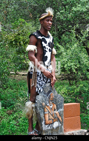 Young-Zulu-Krieger in Lesedi African Cultural Village, Broederstroom, Johannesburg, Provinz Gauteng, Südafrika Stockfoto