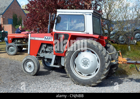 alten Traktor auf dem Display am Tag der offenen Tür am Bursledon Industriemuseum Ziegelei, Hampshire, England. Stockfoto