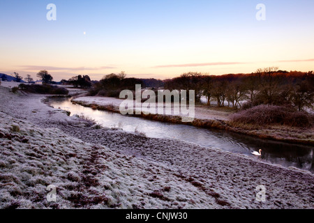 Ewenny River, in der Nähe von Ogmore Burg, Bridgend, South Wales, am frühen Morgen. Stockfoto