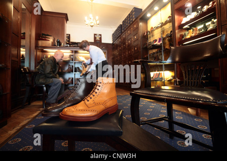 Trickers Schuhmacher in der Jermyn Street Mayfair London. Durch königliche Ernennung Stockfoto
