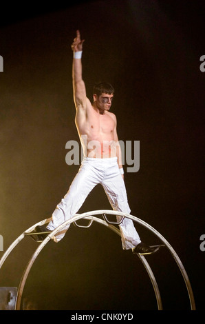 Reverend Denis Remonov mit The Circus of Horrors im Grand Theatre in Swansea. Stockfoto