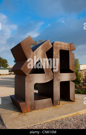 Nahost-Israel - Jerusalem - Israel-Museum, Liebe Ahava im hebräischen Skulptur von Robert Indiana in Stahl Stockfoto