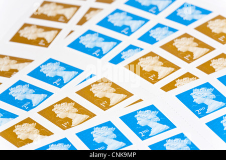 Royal Mail Briefmarken in erster und zweiter Klasse Stockfoto