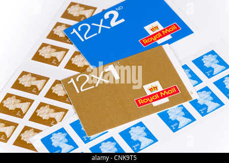 Royal Mail Briefmarken in erster und zweiter Klasse Stockfoto