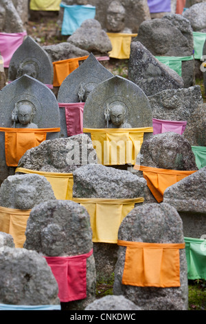 Jizo-Statuen im Kiyomizu-Dera-Tempel in Higashiyama Bezirk von Kyoto, Honshu, Japan Stockfoto