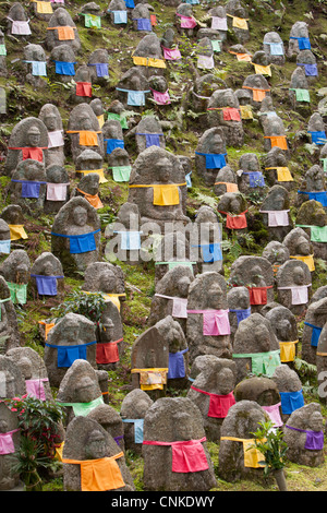 Jizo-Statuen im Kiyomizu-Dera-Tempel in Higashiyama Bezirk von Kyoto, Honshu, Japan Stockfoto