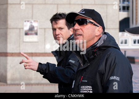 Ian Botham "Beefy" beginnt das Birmingham Bein von seinem 2012 "Great vergessen mich nicht Walks". Er wird hier gemeinsam mit Tim Henman. Stockfoto