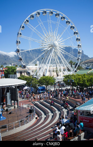 V & eine Waterfront Riesenrad & Table Mountain Kapstadt Südafrika Stockfoto