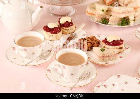 Britischen Nachmittagstee mit Gebäck Stockfoto