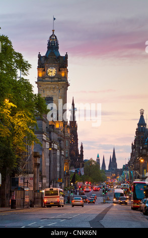 Princes street Edinburgh nachts Lothian Schottland Großbritannien GB EU Europa Stockfoto