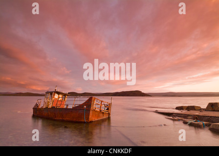 Rusty zerstörten Boot am Loch Ewe Wester Ross Schottland Großbritannien GB EU Europa Stockfoto